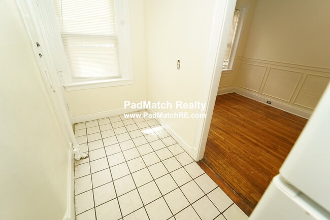 Building Photo - 244 Kelton St