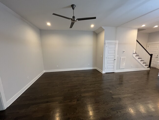 Building Photo - 413 35th Ave N