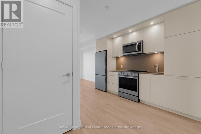 Building Photo - 60 Central Park Roadway