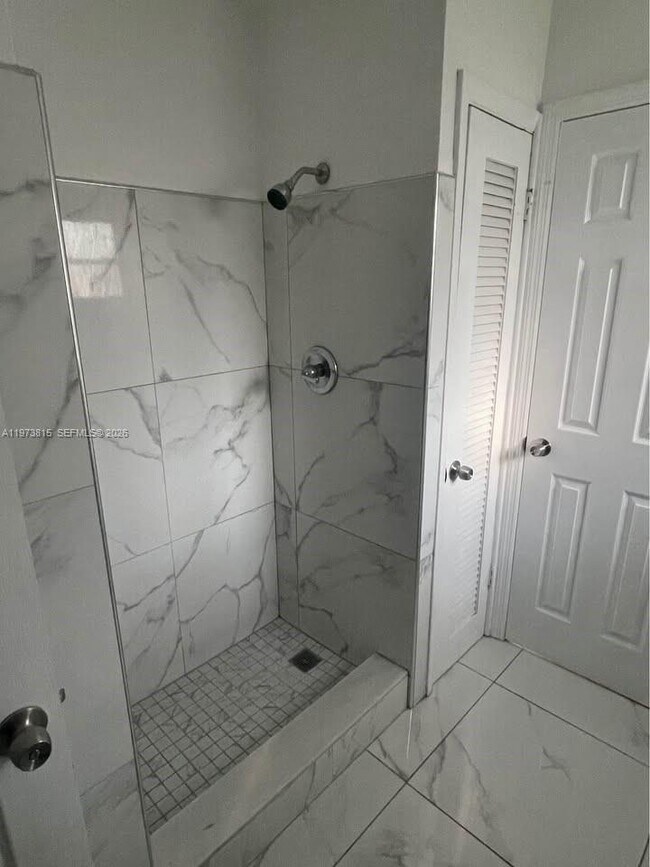 Foto del edificio - 4991 SW 27th Ave