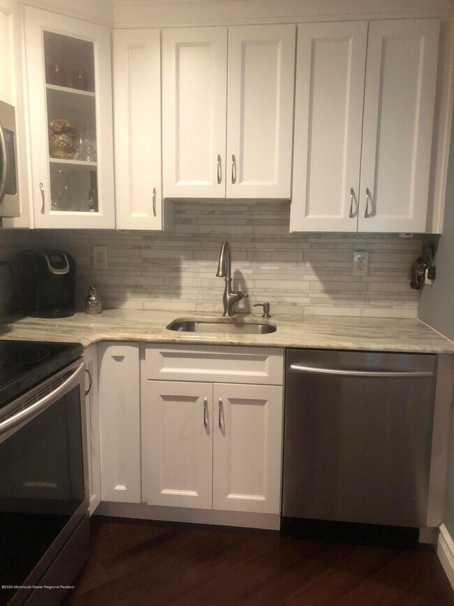 Foto del edificio - 153 Lexington Ct