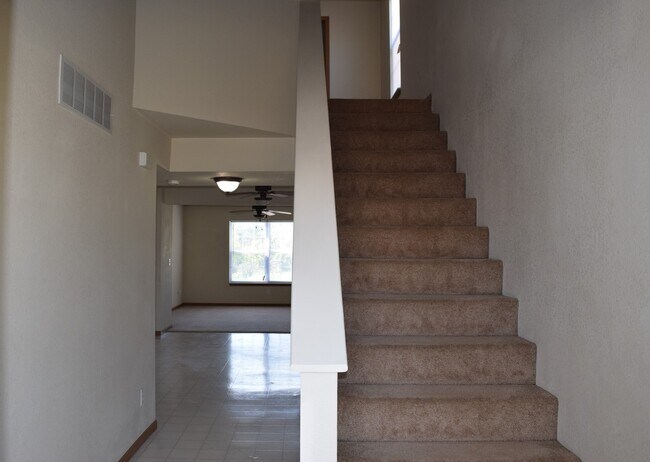 Foto del edificio - 16860B Huntington Ln