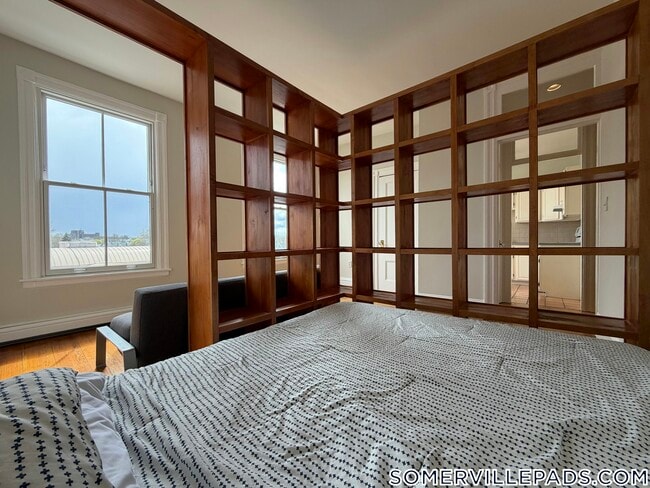 Building Photo - 367 Somerville Ave