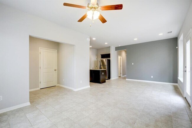 Building Photo - 143 Friendship Oak Dr