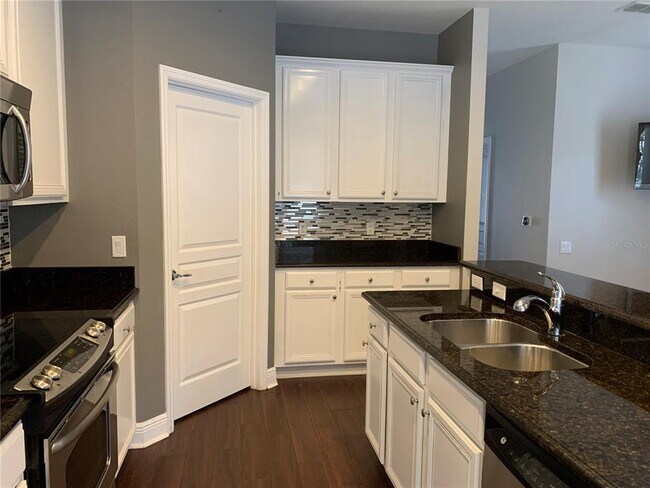 Foto del edificio - 7751 Fairgrove Ave