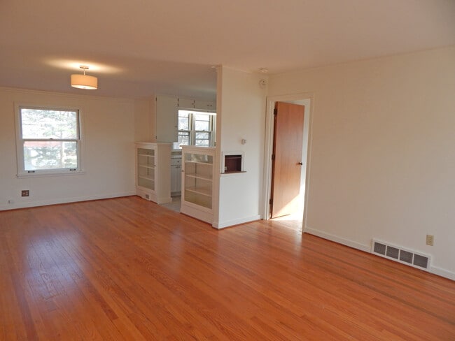 Building Photo - 1010 S Anderson St