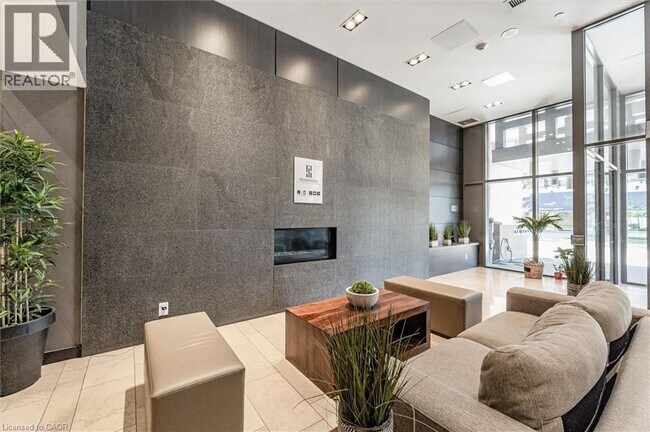 Photo du bâtiment - 1940 Ironstone Dr