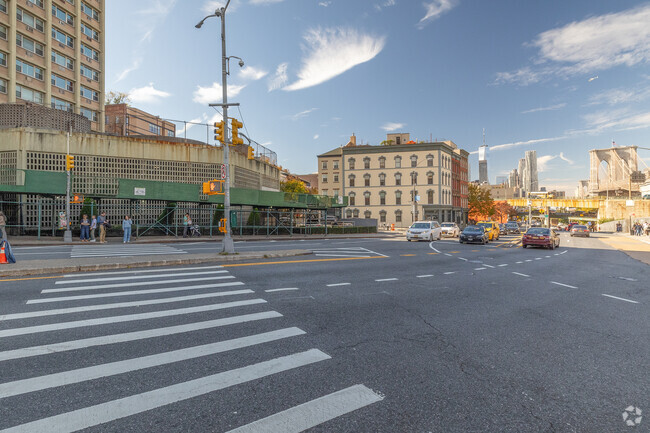 Building view to Manhattan and the Brooklyn Bridge - Cadman Plaza North