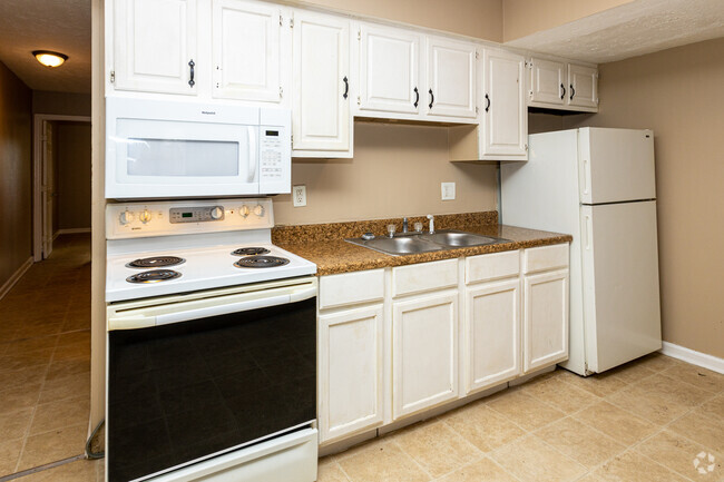 2BR, 1BA - Kitchen - Blue Country Apartments