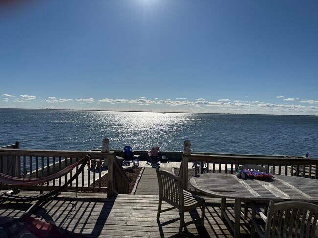 Building Photo - 10 Milton Rd