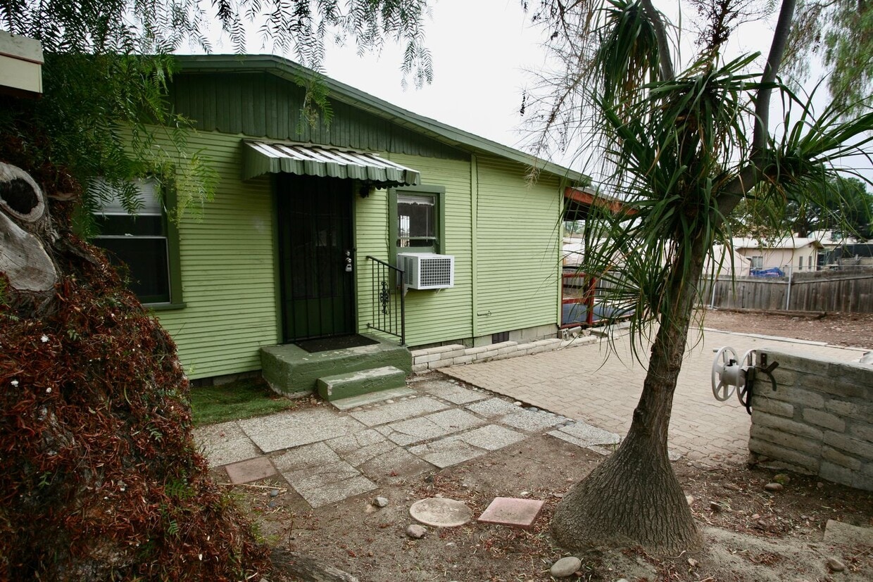 Primary Photo - Available now! 2ba 1 ba single story home.