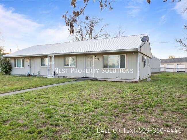 Building Photo - 1211 Vandenburg Ave