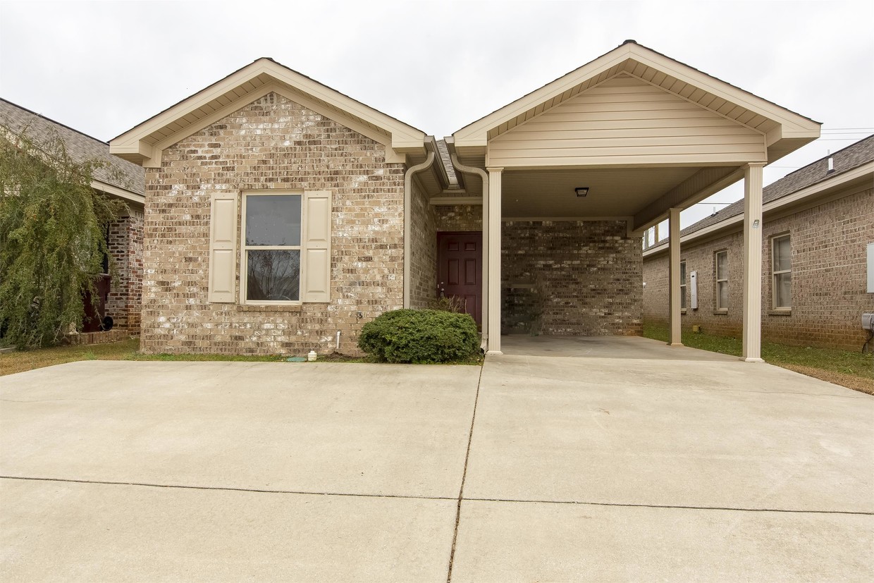 Foto principal - 16442 Waterbury Ln
