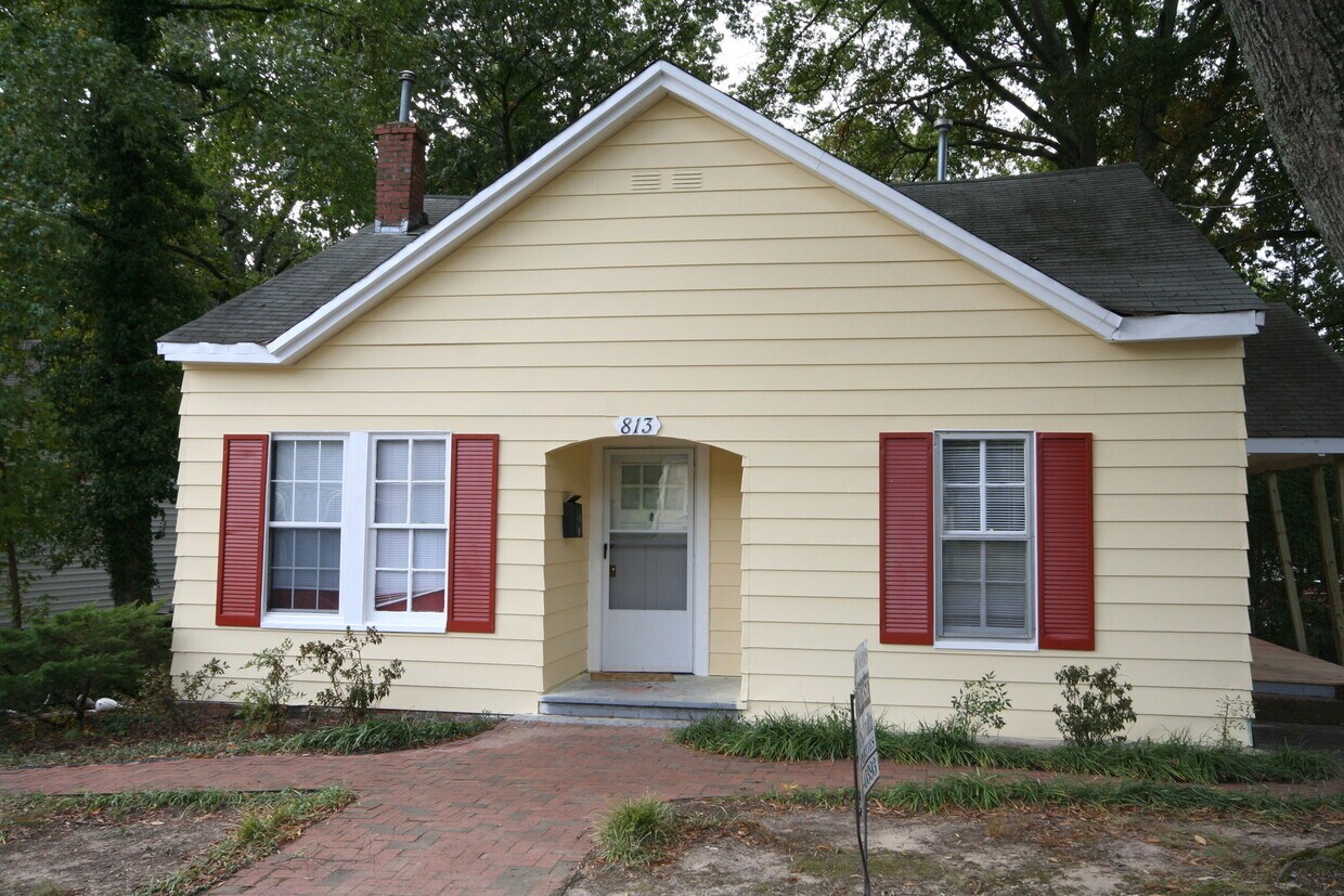 Foto principal - 813 W Knox