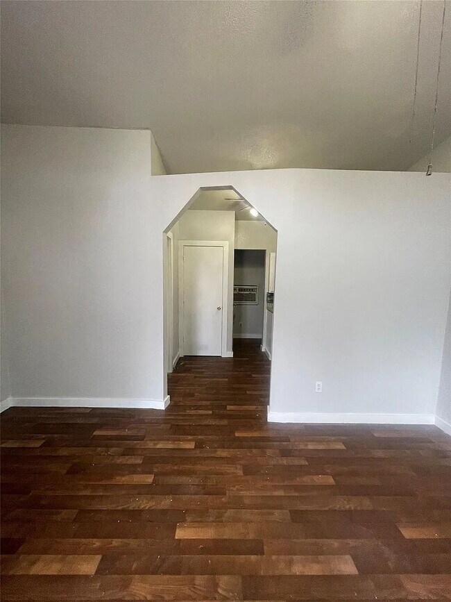 Foto del edificio - "Charming 1-Bed Gem in San Marcos: Cozy 700 sq ft Haven on West McCarty Lane!"