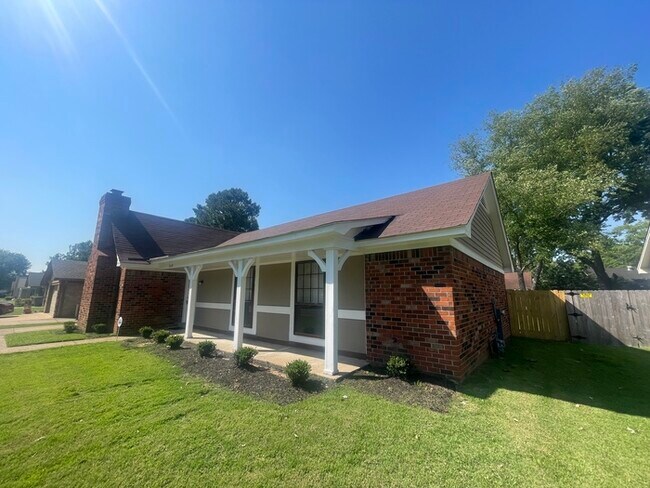 Foto del edificio - Charming 3BR/2BA Bartlett Area Home | Soaring High Ceilings, Brick Fireplace & Fenced Yard