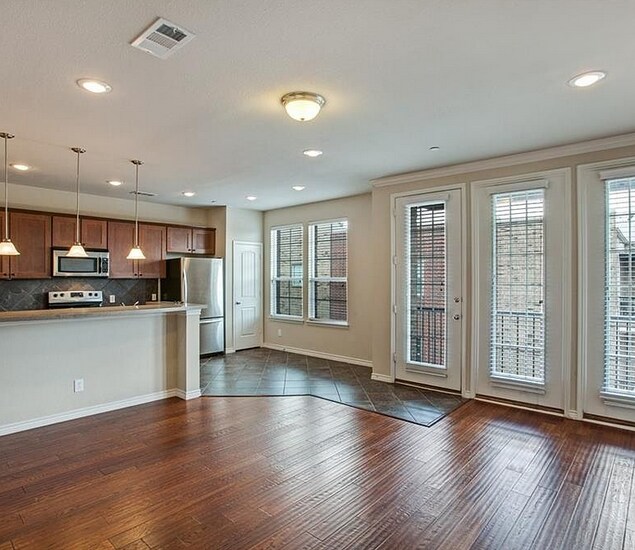 Building Photo - 950 Henderson St