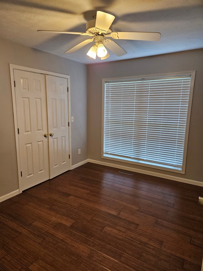 Building Photo - 70 Strawberry Cir