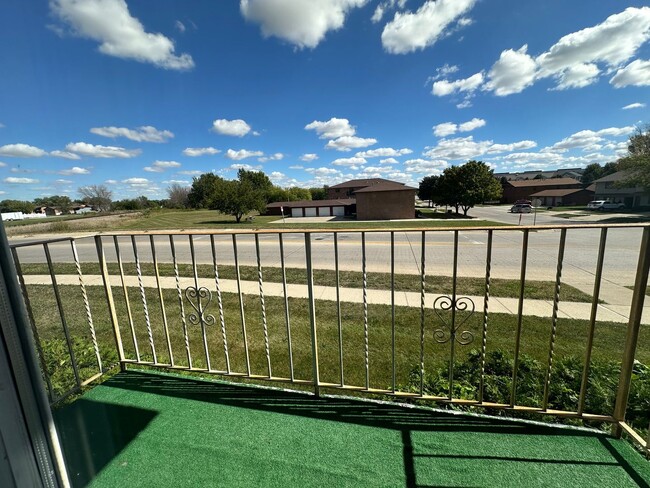 Building Photo - Moen Apartments 456
