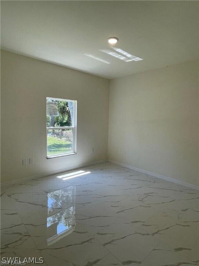 Foto del edificio - Ready for YOU! Three Bedroom 2 bath/ Singl...