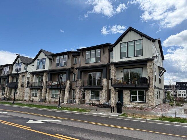 Foto del edificio - Affordable 3 Bedroom 4 Bath Townhome in Wh...