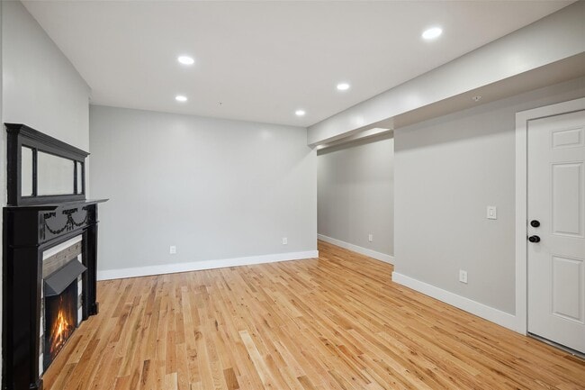 Building Photo - 405 Grand St
