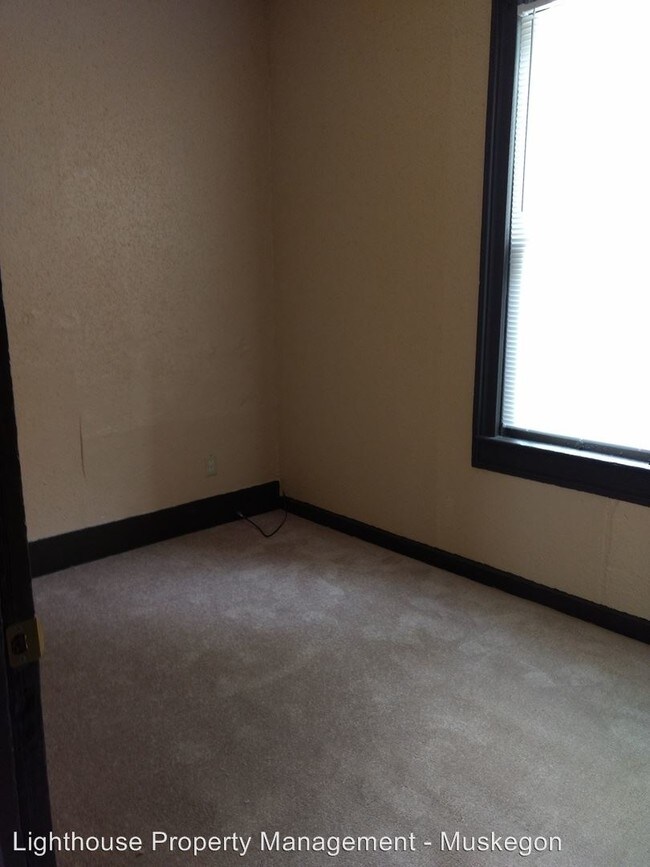Building Photo - 4 br, 1 bath House - 469 West Forest Avenue