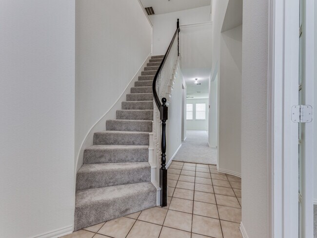 Building Photo - 5123 Willow Bend Ln