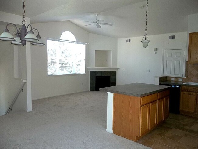 Foto del edificio - Love Where You Live – 2 Bed Condo in the H...