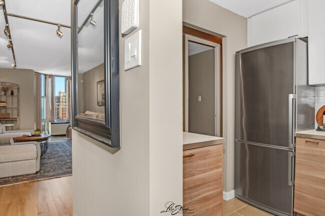 Building Photo - 1340 N Dearborn St