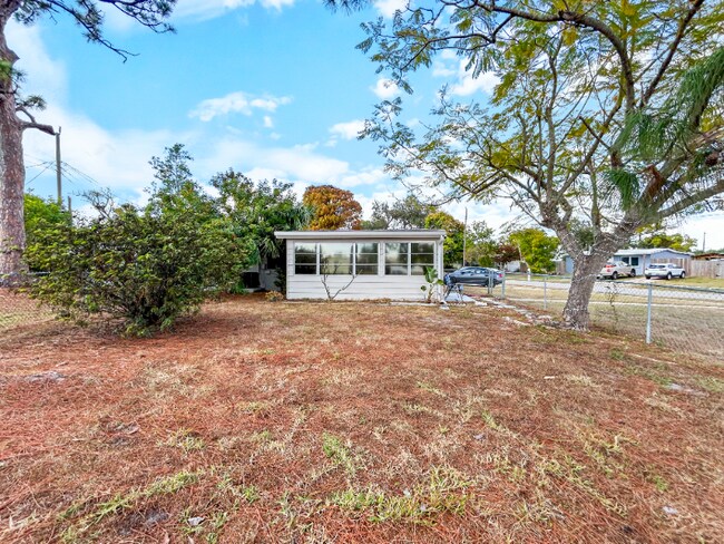 Foto del edificio - 8405 Aero Ave