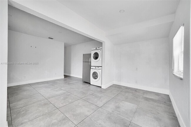 Foto del edificio - 19 NE 48th St