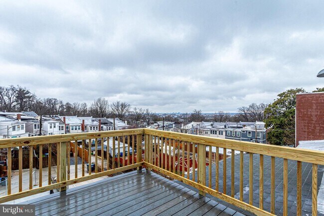 Foto del edificio - 212 Upshur St NW