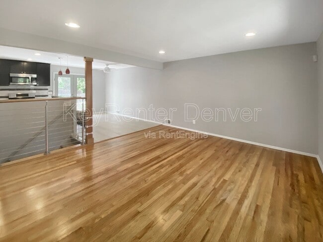 Foto del edificio - 6319 Iris Way