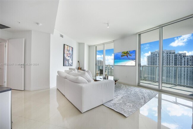 Foto del edificio - 300 S Biscayne Blvd