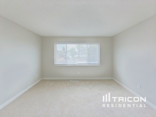 Building Photo - 6821 Mescalero Dr