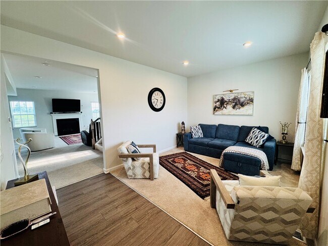 Foto del edificio - 6016 Ivory Dr