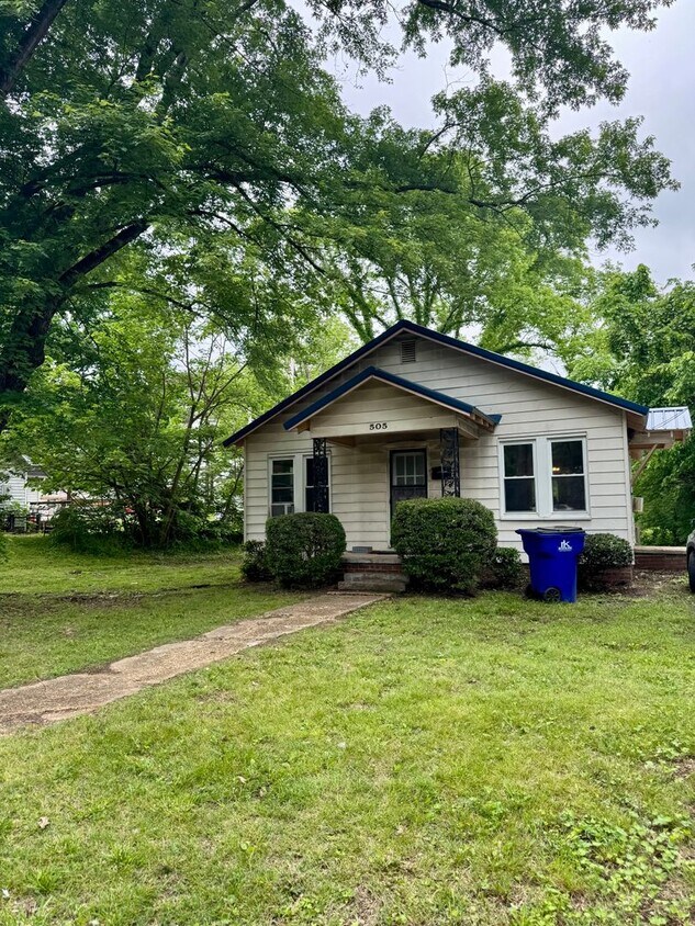 Foto principal - 2 BD, 1 BA Home in Heart of Martin!