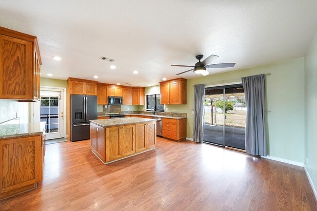 Building Photo - 1465 Barnett Rd