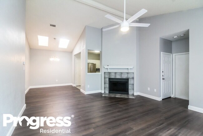 Building Photo - 1162 Hemlock Dr