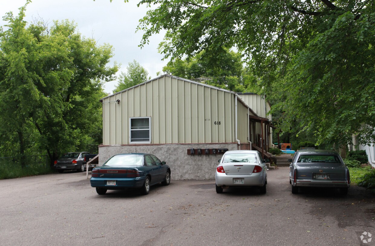Building Photo - 618 Clark St