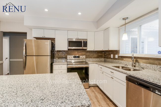 Building Photo - 8429 Jacklin Ave
