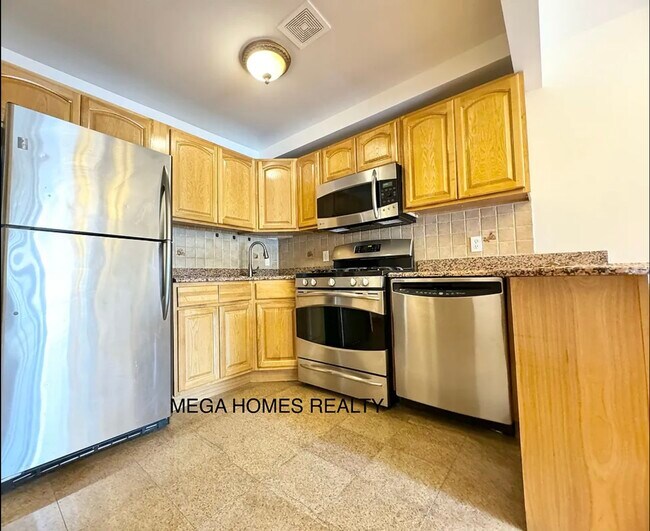 Building Photo - 2122 43rd St
