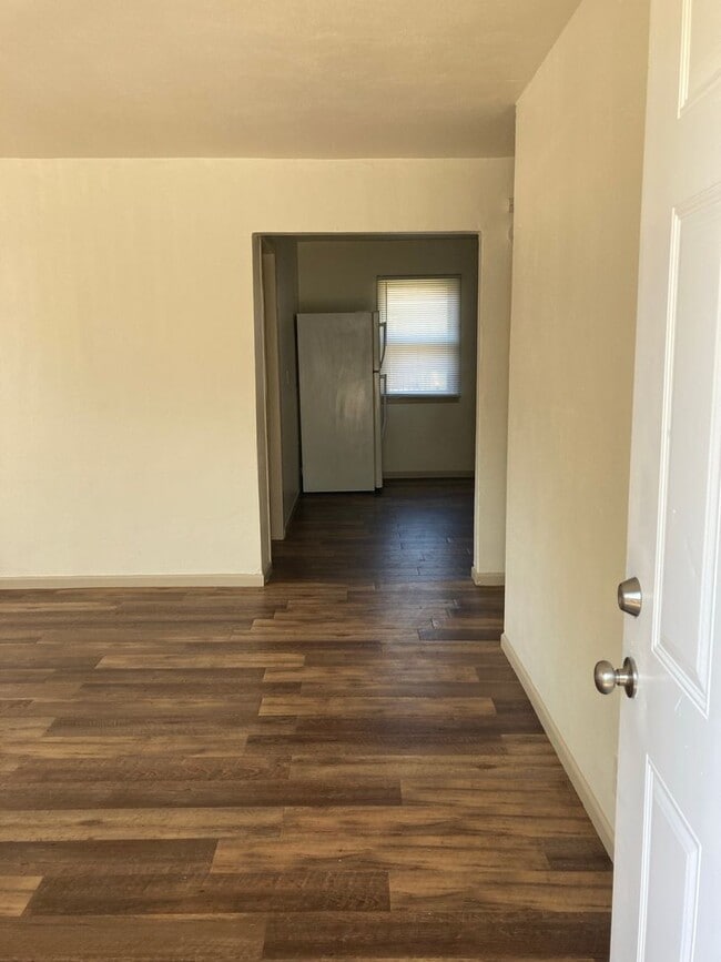 Interior Photo - 4207 - 4205 8TH ST