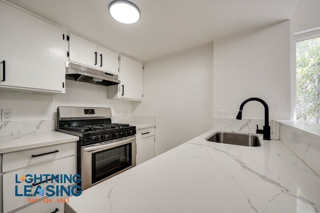 Foto del edificio - 13910 Sayre St
