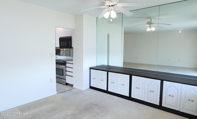 Foto del edificio - 1 Channel Dr