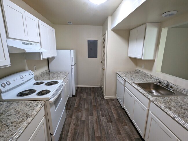 Building Photo - 30523 Hickory Ln