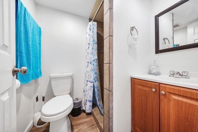 Foto del edificio - 8041 Howard Dr