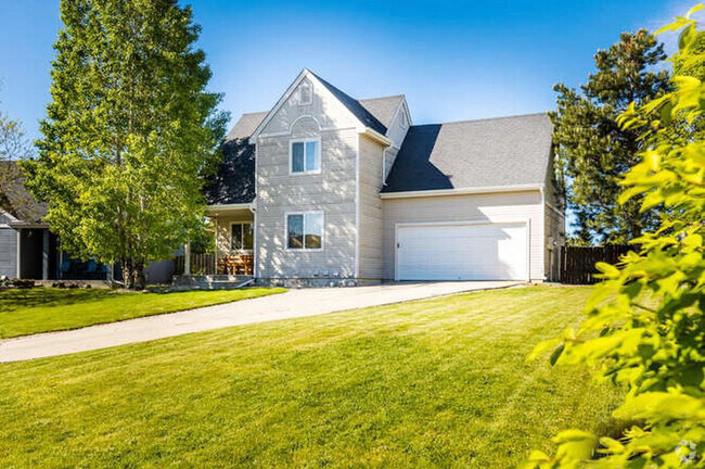 Building Photo - 375 Aurora Way