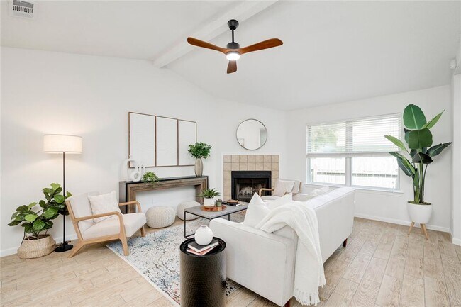 Building Photo - 12706 Heinemann Dr